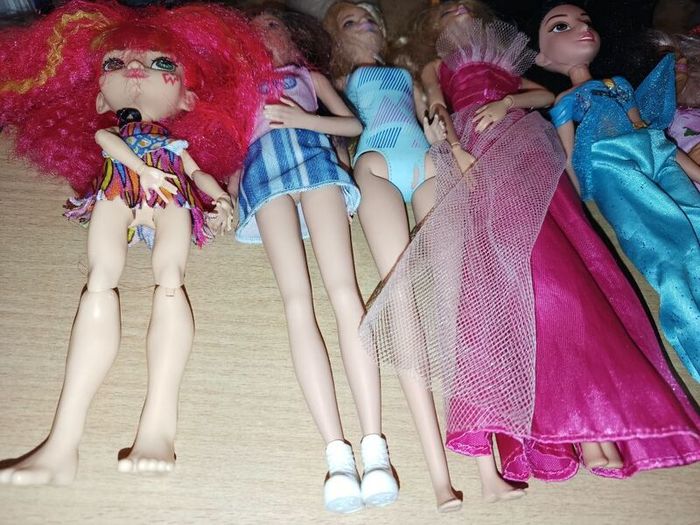 Barbie dolls bundle
