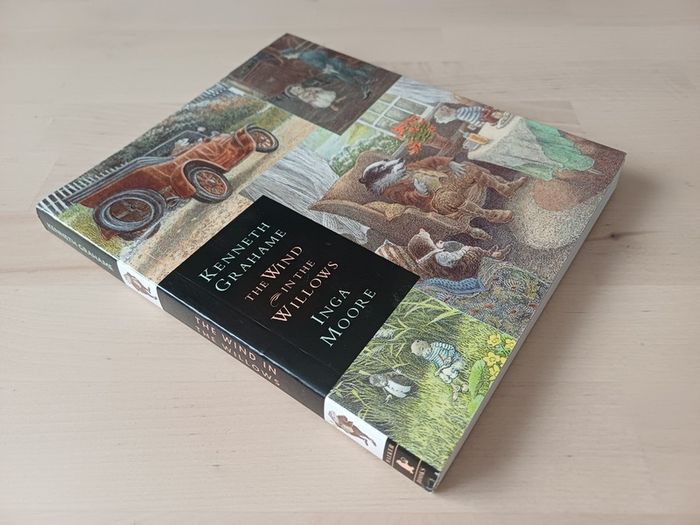 The Wind in the Willows by Kenneth Grahame & Inga Moore (Classic Illustrated Fantasy Paperback)