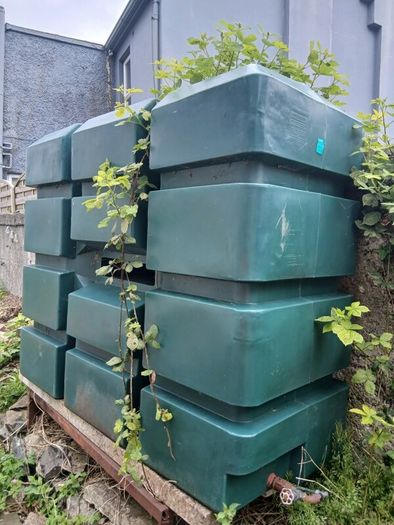 Oil tank