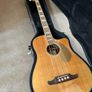 Fender Kingman Acoustic/Electric Bass Guitar with hard shell case. Image 9