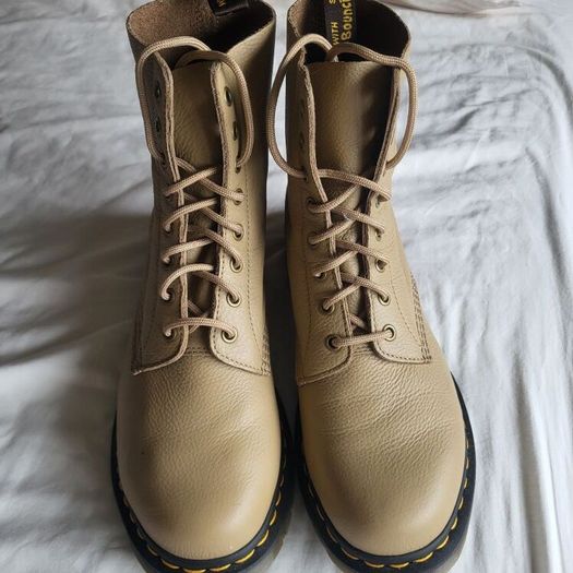 Womens Doc Marten Boots Size 9/ 43