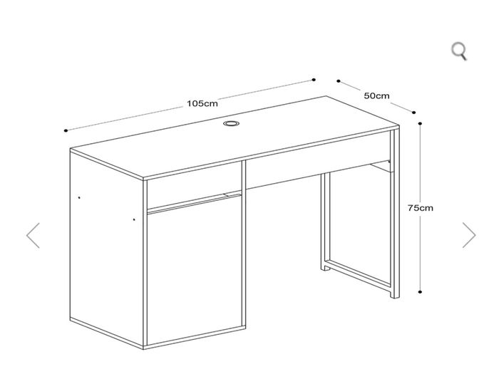 white computet desk in excellent condition