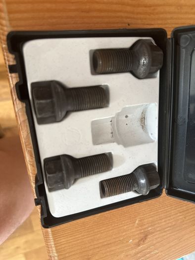 Mercedes wheel bolts