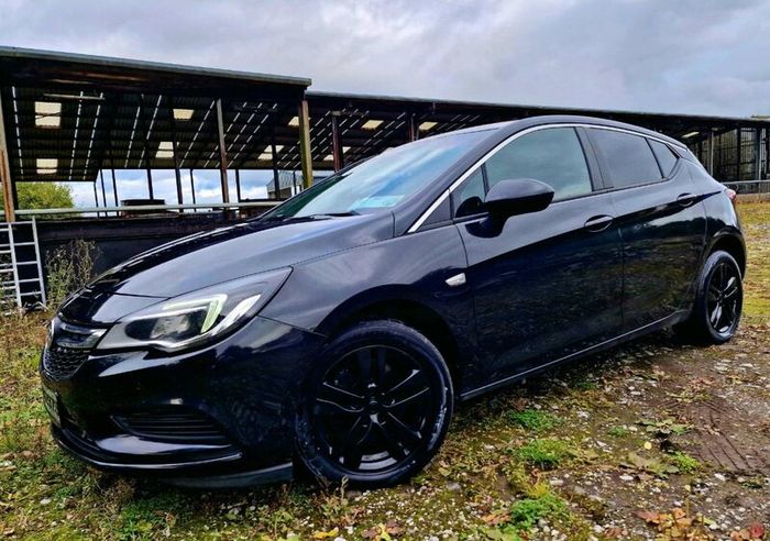 2016 Vauxhall Astra Blacked-out D-badge