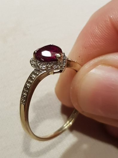 9 ct  gold ring Rubies and diamonds