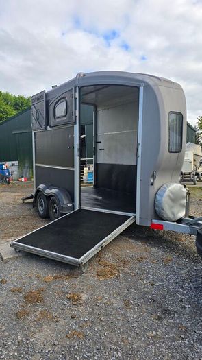 nugent horse box