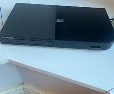 Blu- ray  DVD player