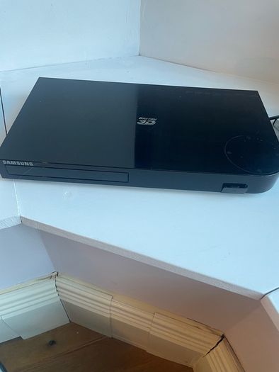 Blu- ray  DVD player