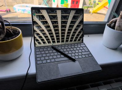 Microsoft Surface Pro 8 + Pen