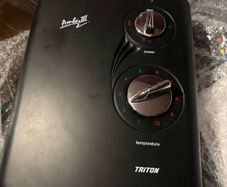 triton amber 3   9.5kw  black electric shower