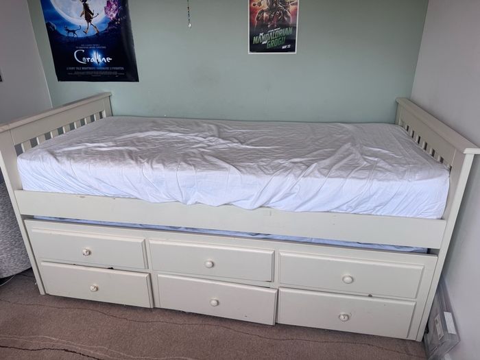 Free single day bed