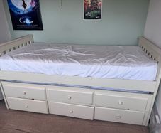 Free single day bed