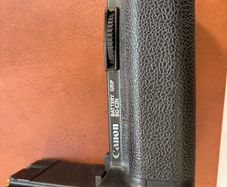 Canon battery grip
