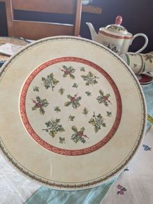 Large vintage Christmas plate by Villeroy and Boch,in festive Memories pattern.