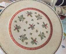 Large vintage Christmas plate by Villeroy and Boch,in festive Memories pattern.