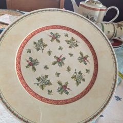 Large vintage Christmas plate by Villeroy and Boch,in festive Memories pattern.