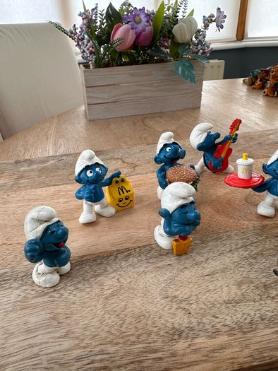 Vintage Smurf figurines (8)