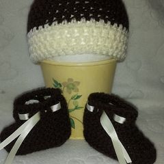 Handmade newborn  baby hat and bootie sets