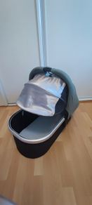 Silver Cross carrycot (newborn bassinet)