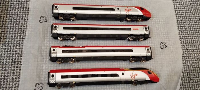 Hornby R2457x Virgin Trains Pendolino Digital Train Pack, Mint