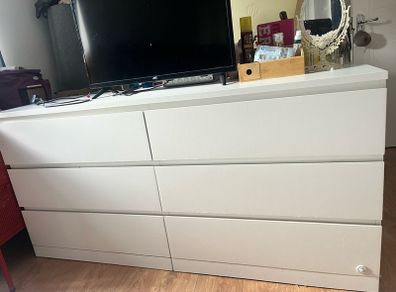 White 6-Drawer Chest of Drawers