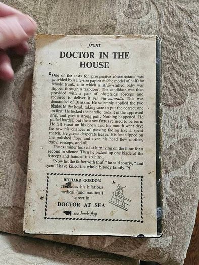 Doctor In The House.  By Richard Gordon First Edition 19th Impression 1954. Hardback With Dustjacket In Good Condition.  See Photos For Same.