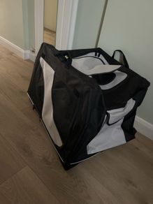 Medium collapsable dog carrier