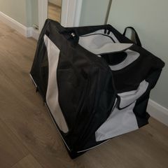 Medium collapsable dog carrier