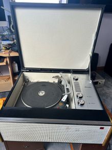 Murphy valve record player