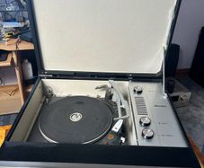 Murphy valve record player
