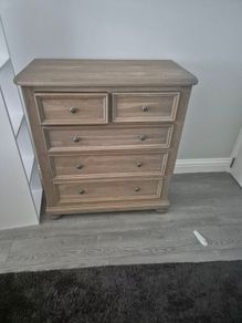 Bedroom chest of drawers