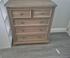 Bedroom chest of drawers