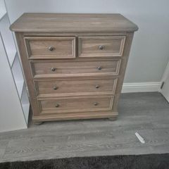 Bedroom chest of drawers