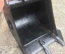 Kubota KX61 18" digging bucket with teeth