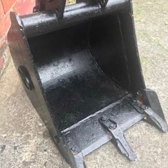 Kubota KX61 18" digging bucket with teeth