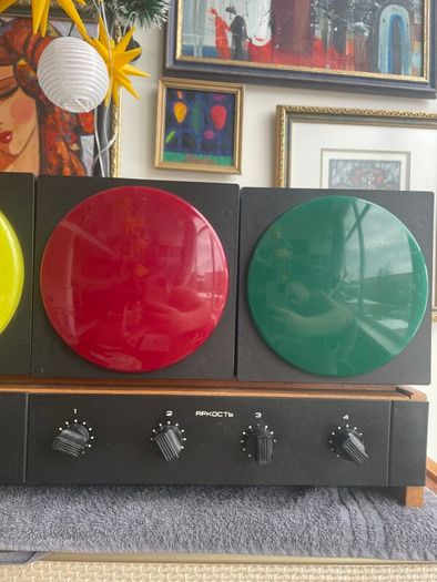 Vecher Analog Light Organ: 1980s Audio Visualizer. Retro Game Room & Hi-Fi Decor