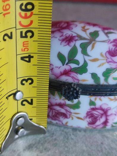 Nav Portugal Lovely Detailed Little Vintage Porcelain Floral Roses Trinket Box