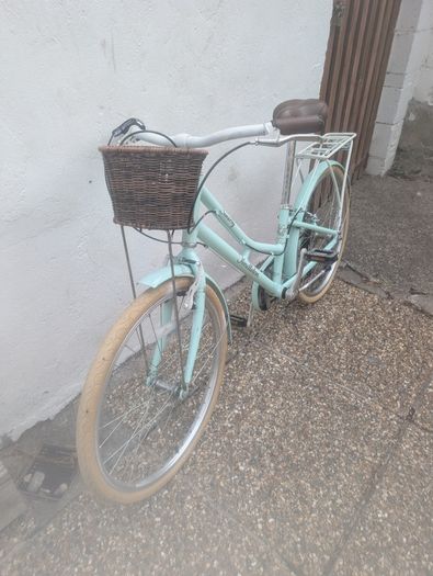 Somerby Pendleton Girls Bike for 7 to 12 year old. Cool dutch style.