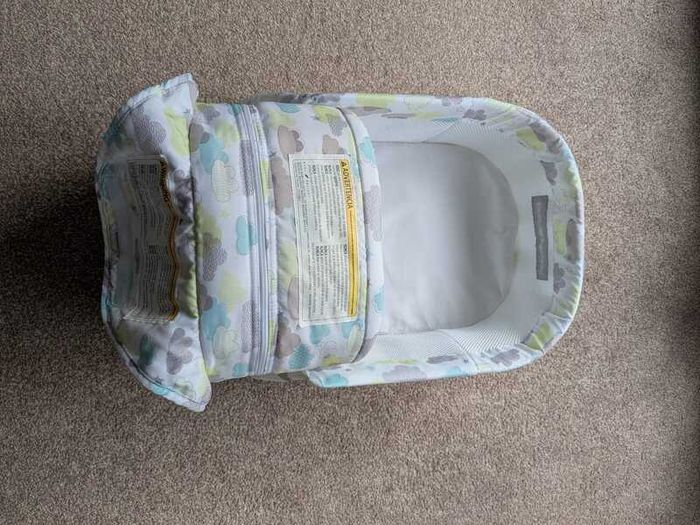 Baby Delight portable bassinet