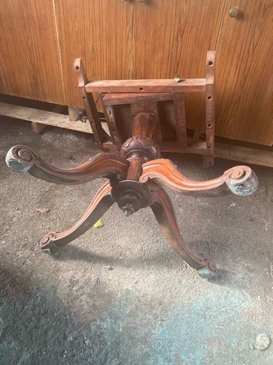 Victorian table base / legs