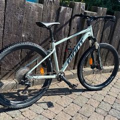 2021 Giant Talon 2 Medium frame 17 inch with 27.5 inch wheels