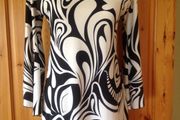 Size 10 Black &amp; White Tunic Style Top