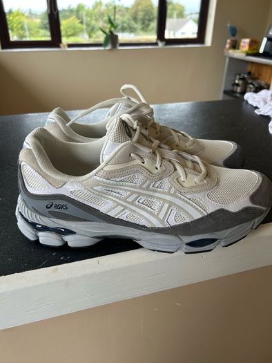 ASICS gel nyc cream/white UK10