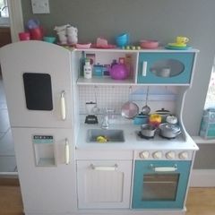 Toy kitchen