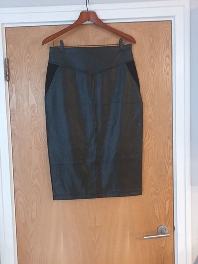 River Island  Black Faux Leather/Stretch  Material  A-Line  Skirt.   S. 14..  NEw - No Paper Tag.