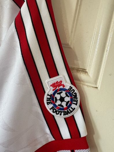 Man Utd retro jersey