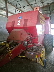 BB980 New Holland Baler