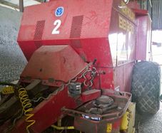 BB980 New Holland Baler
