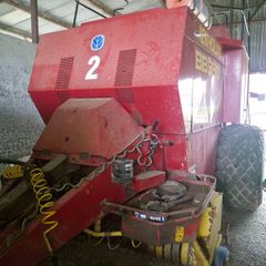 BB980 New Holland Baler