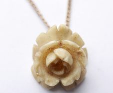 Vintage Dainty Flower Pendant Necklace 1/20 12K Gold Plated . length 16"